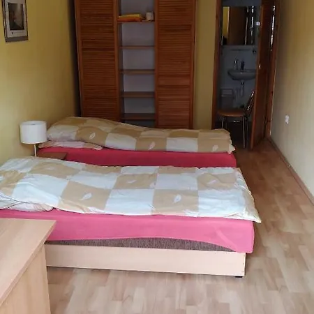 Iwona Budget - Hostelove With Private Bathrooms