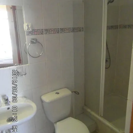 Iwona - Budget With Private Bathrooms Δωμάτια σε οικογενειακή κατοικία *