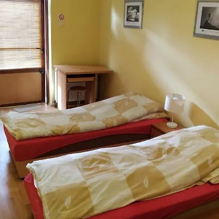 Iwona - Budget With Private Bathrooms Δωμάτια σε οικογενειακή κατοικία *