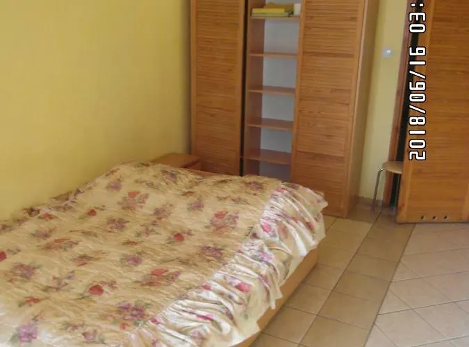 Iwona - Budget With Private Bathrooms سوبوت